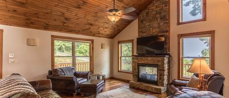 Flachbildfernseher, Kamin