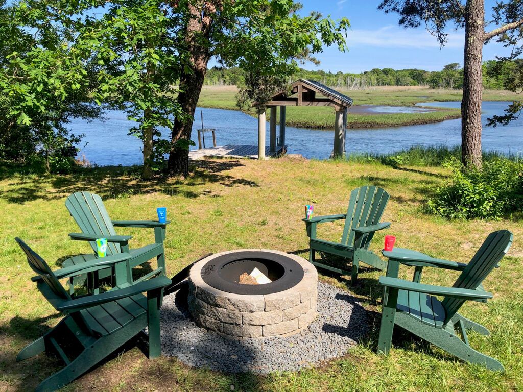 Private Dock! 3 bedroom, 2 bath home-directly on Swan River