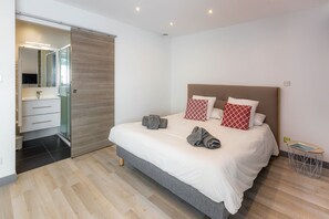 4 quartos, cofres nos quartos, ferros/tábuas de passar roupa, Wi-Fi