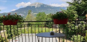 Outdoor dining - Emma's Villa in Crots (Crots)