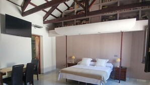 Deluxe Apartment, 1 Bedroom | Free cots/infant beds, free WiFi, bed sheets - Apartamentos Torre de la Mezquita (Córdoba)