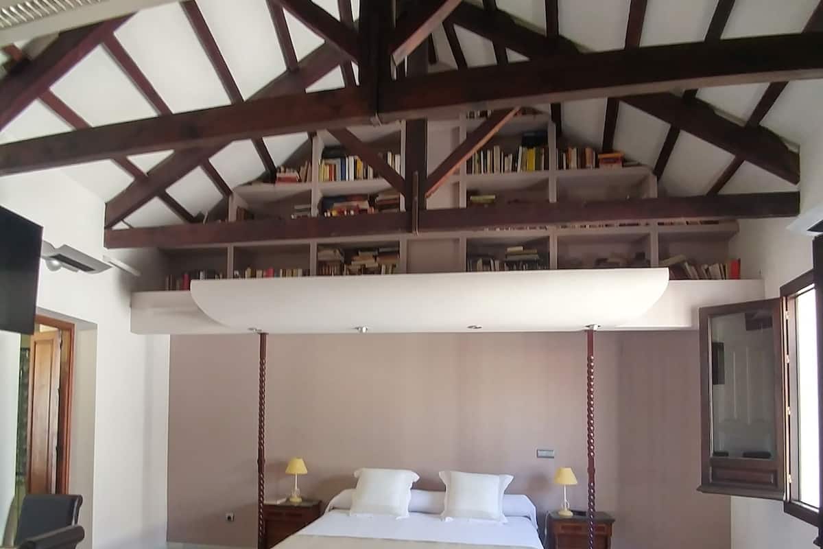 Deluxe Apartment, 1 Bedroom | Free cribs/infant beds, free WiFi, bed sheets