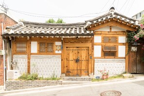 Exterior detail - Traditional house@ palace &insadong (Seoul)