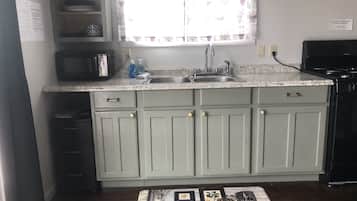Boathouse Inn - Upper Cottage | Private kitchen | Fridge, microwave, oven, stovetop