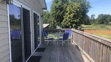 Boathouse Inn - Upper Cottage | Terrace/patio