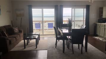 Boathouse Inn - Upper Cottage | 2 bedrooms, free WiFi, bed sheets