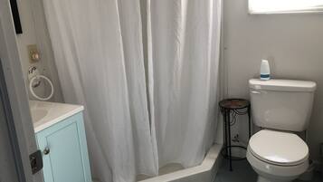 Boathouse Inn - Lower Cottage | Bathroom | Shower, towels