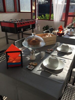 Free daily buffet breakfast