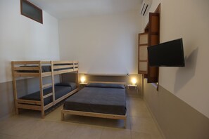 Classic Room | Down comforters, in-room safe, free WiFi, bed sheets - Sunset B&B Pompei (Pompei)
