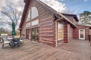 Outdoor dining - Cherokee Lake Cabin w/ Deck & Kayaks! (Bean Station)
