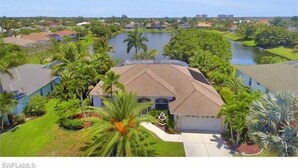 Aerial view - Sands Lakeside (Cape Coral)