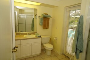 Combined shower/tub, jetted tub - Sands Lakeside (Cape Coral)