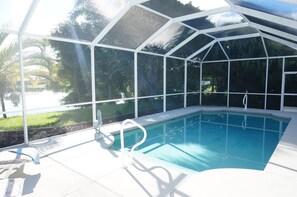 Outdoor pool - Sands Lakeside (Cape Coral)