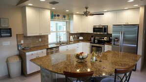 House | Private kitchen | Stovetop, dishwasher - Snowy Egret (Cape Coral)