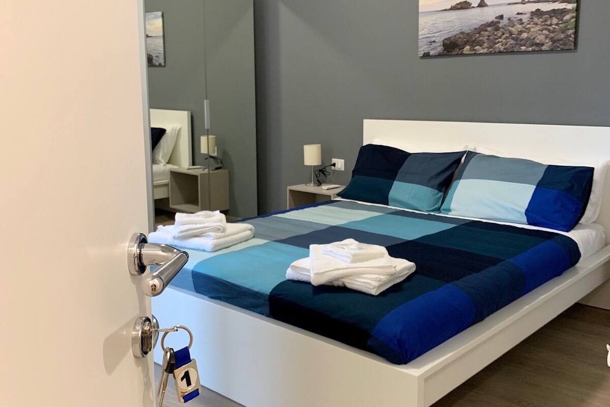 Comfort Double Room, Private Bathroom | Desk, WiFi (free), bed sheets