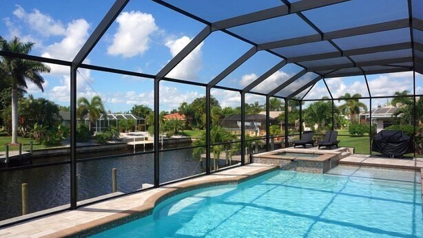 Outdoor pool - Seascape (Cape Coral)