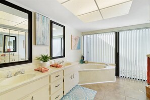 Room - Villa Tara (Cape Coral)