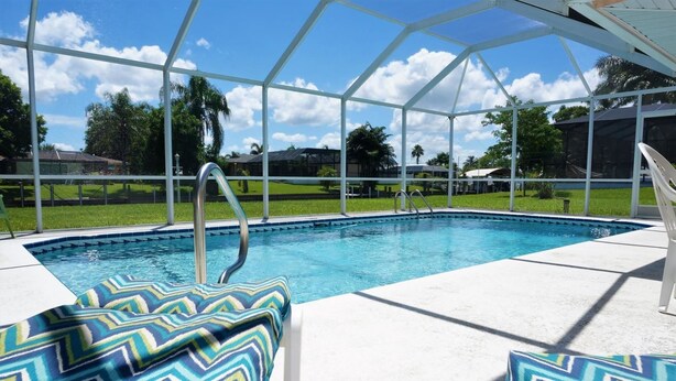 Outdoor pool - Casa Clara (Cape Coral)