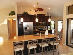 House | Private kitchen | Fridge, microwave, stovetop, dishwasher - Key_largo (Cape Coral)