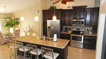 House | Private kitchen | Fridge, microwave, stovetop, dishwasher