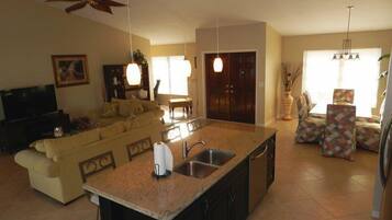 House | 3 bedrooms, desk, iron/ironing board, cribs/infant beds