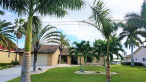 House | Property grounds - Key_largo (Cape Coral)