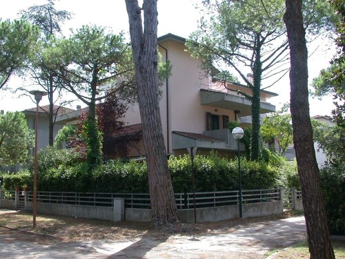 Slendida HOUSE IN VILLA WITH PRIVATE GARDEN