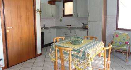 Slendida MAISON DANS VILLA AVEC JARDIN PRIVĂ
