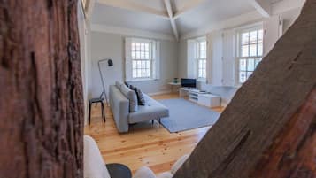 Apartment, 2 Bedrooms (5) | Living area | Flat-screen TV