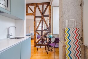Studio, Balcony (4) | Living room | Flat-screen TV - YOUROPO - City Center Ribeira Porto (Porto)