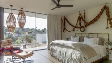 3 bedrooms, desk, iron/ironing board, free WiFi