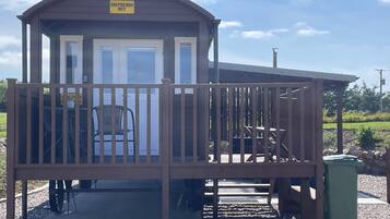 Cabin, Ensuite (The Shepherd's Hut + Hot tub) | Free WiFi