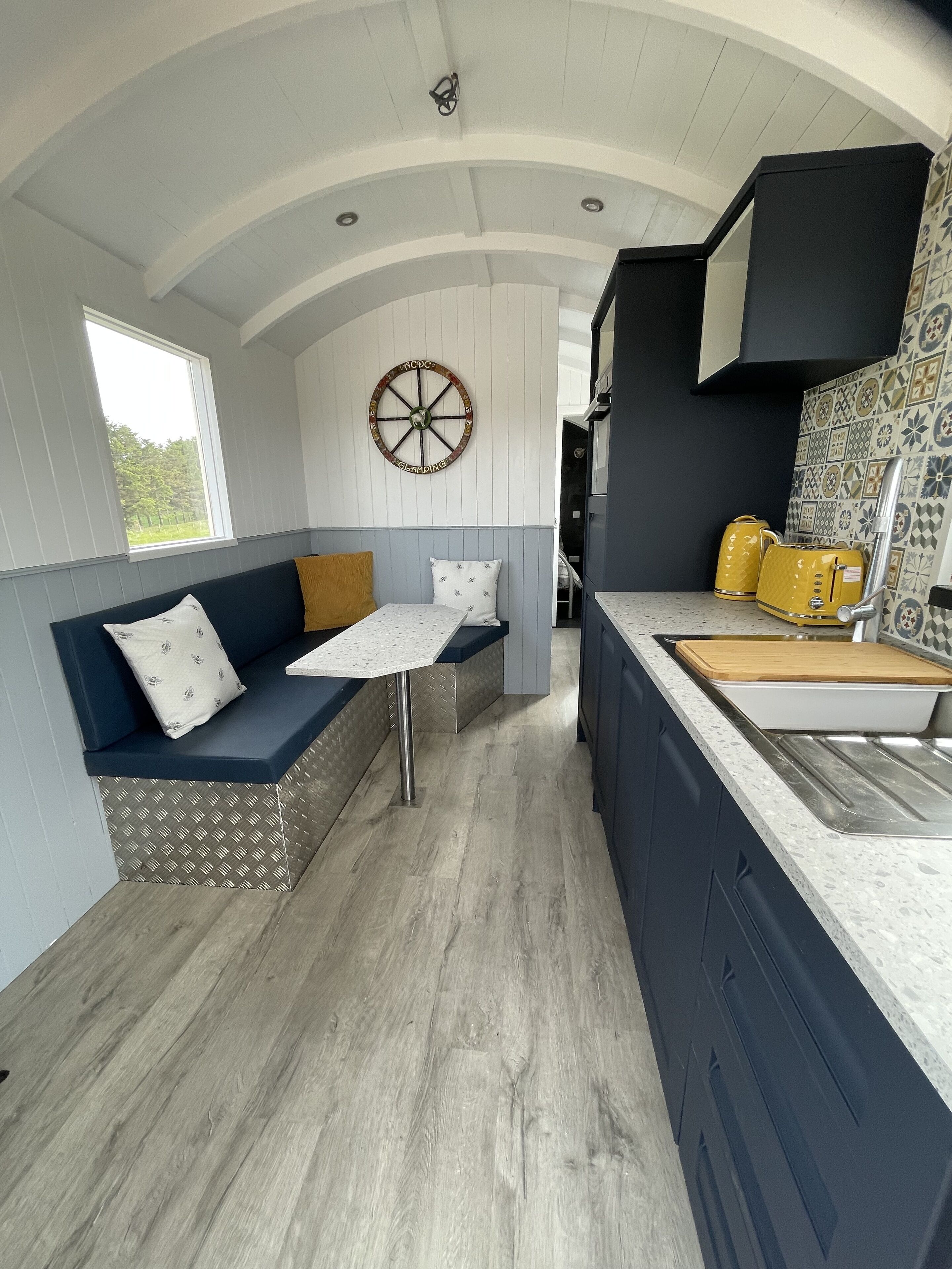 Cabin, Ensuite (The Shepherd's Hut + Hot tub) | Free WiFi