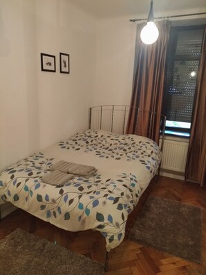 1 bedroom, iron/ironing board, WiFi, bed sheets - Apartment in the old town (Sector 3)