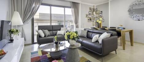 Televisio, kirjoja, työhuone