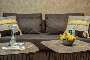 TV, offices - HaHavatselet 19  - Isrentals (Jerusalem)