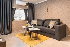 TV, offices - HaHavatselet 19  - Isrentals (Jerusalem)