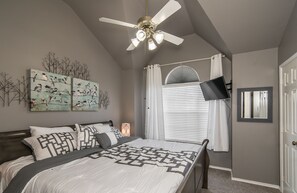 4 camere, una scrivania, ferro/asse da stiro, culla da viaggio