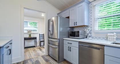 Saugatuck Farmhouse - Five Bedroom Villa, Sleeps 10