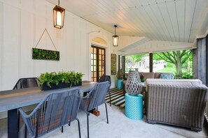 Dining - Saugatuck FH walk to town private hot tub! (Saugatuck)