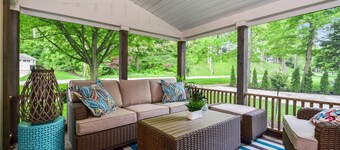 Saugatuck Farmhouse - Five Bedroom Villa, Sleeps 10