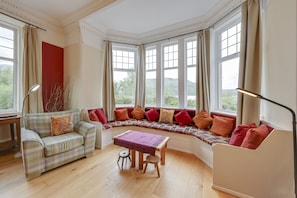 Smart TV, fireplace, DVD player, books - Lochside Luxury | Stylish 5-Bed Home with Dramatic Views and Peaceful Setting  (Stronachlachar, Stirling)