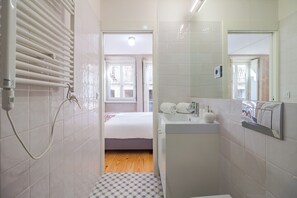 Studio, Balcony (2) | Bathroom