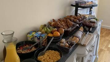 Free daily continental breakfast