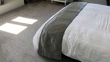 Deluxe Double Room, 1 King Bed, Garden View | Premium bedding, iron/ironing board (on request), WiFi (free)