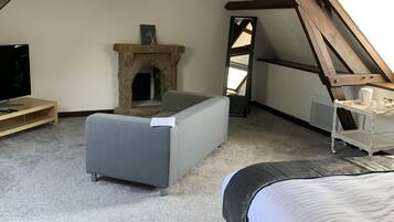 Superior Double Room, 1 King Bed | Premium bedding, iron/ironing board, free WiFi, bed sheets
