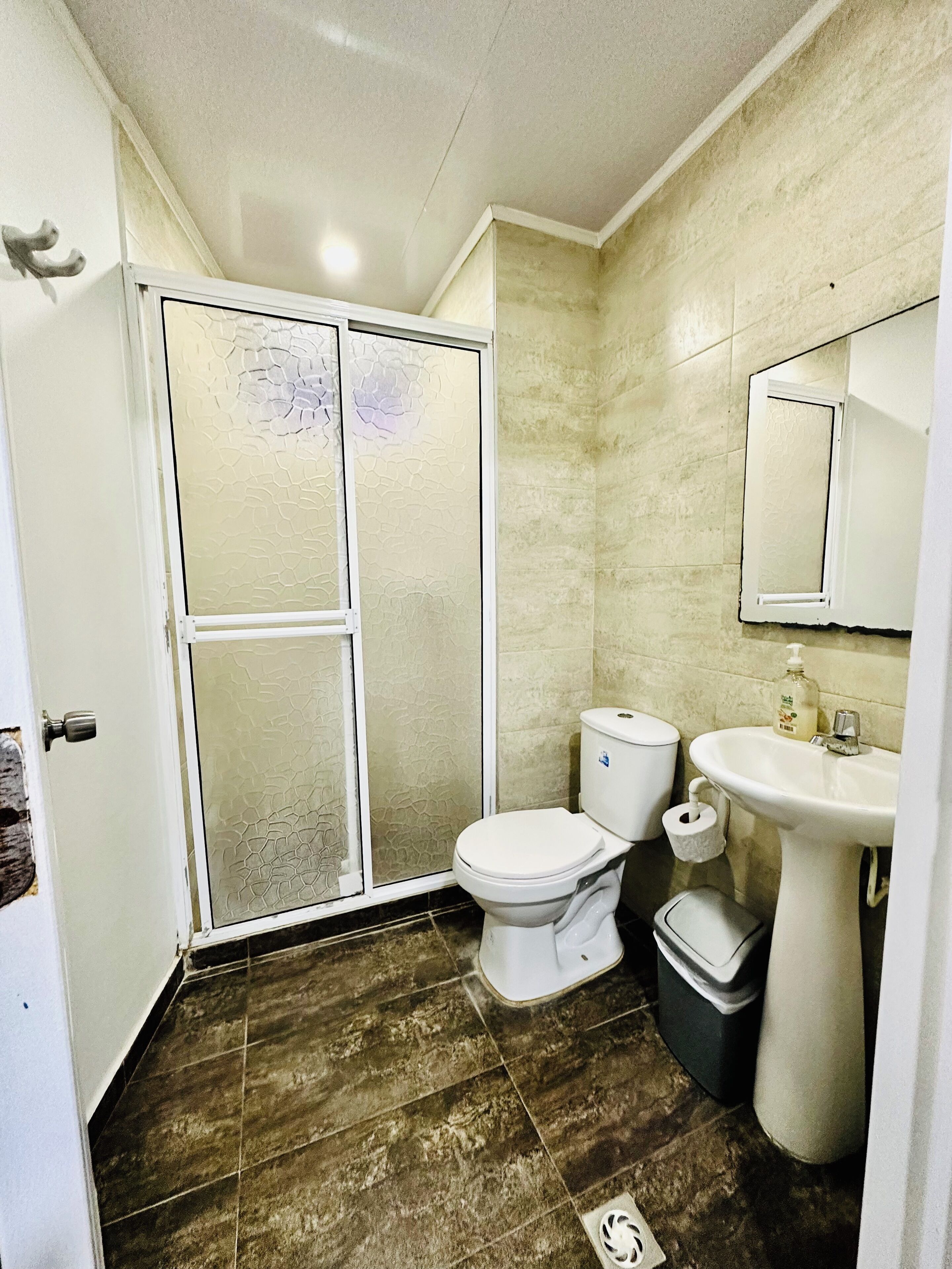 Standard Room, Non Smoking | Bathroom | Shower, free toiletries, towels
