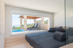 4 bedrooms, in-room safe, desk, iron/ironing board - New ! Spacious year-round luxurious villa with stunning sea views! (Ripenda Kosi)