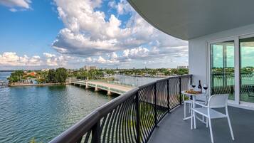 Suite Présidentielle, 3 chambres, vue baie | Balcon