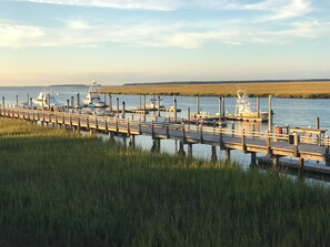 Marina - Newly renovated Villa with beautiful views of the Creek & River (Edisto Island)